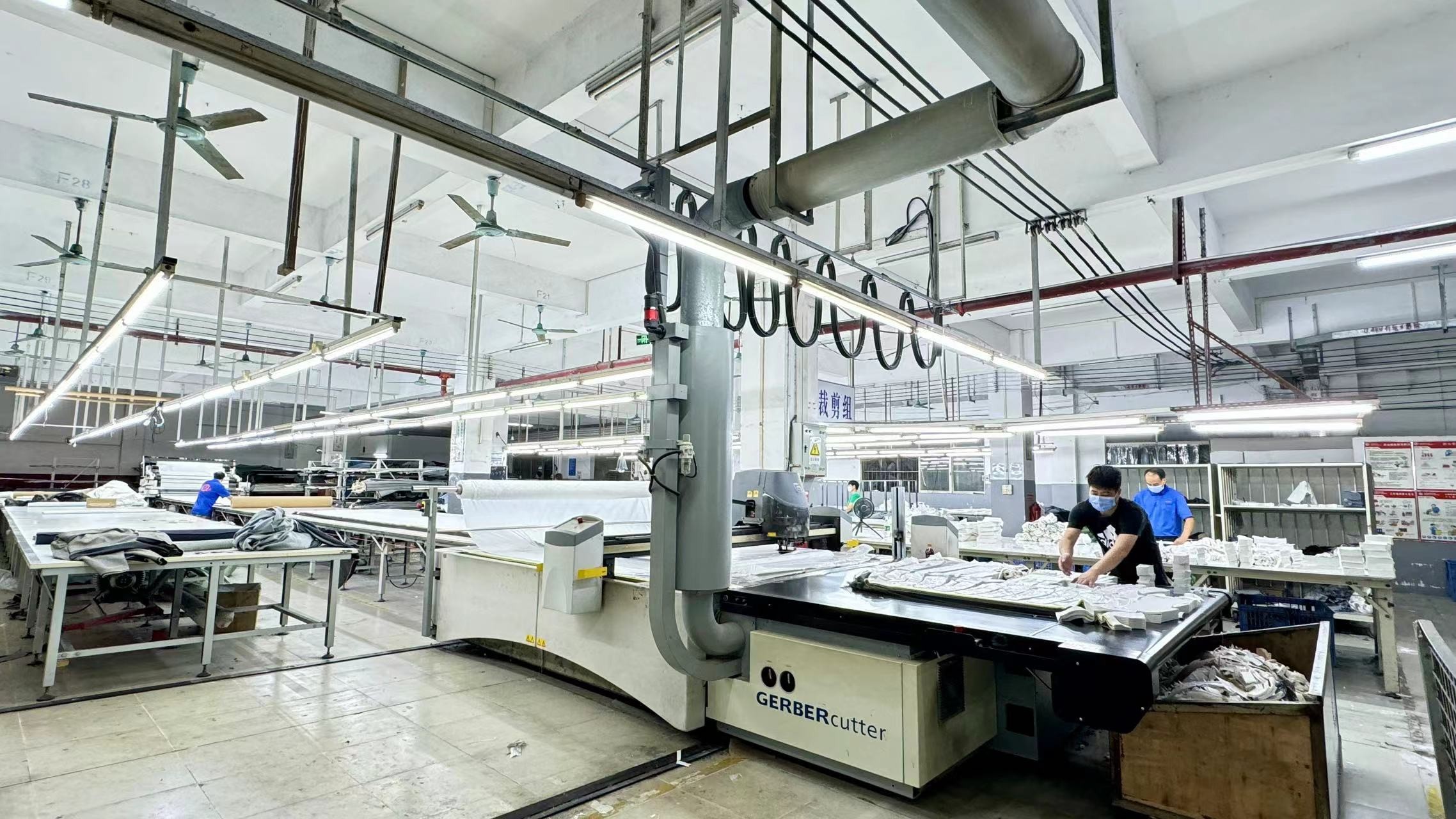 Guangdong Shunde Leka Clothing Design Co., Ltd factory production line