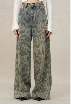 Street-style wide-leg fit with a mid-high waist