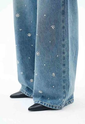 High Waisted Wide Leg Jeans For A Classic And Flattering Silhouette